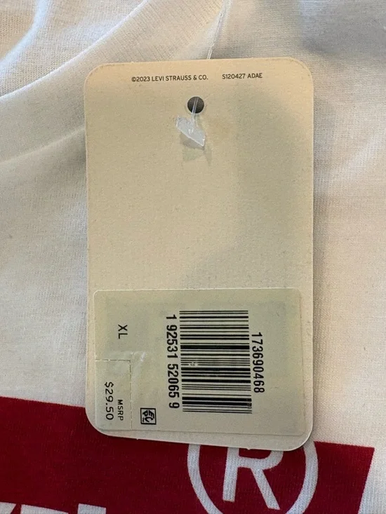 Levi’s White Logo Graphic Tee XL NWT Classic Red Batwing Cotton - Picture 9 of 9